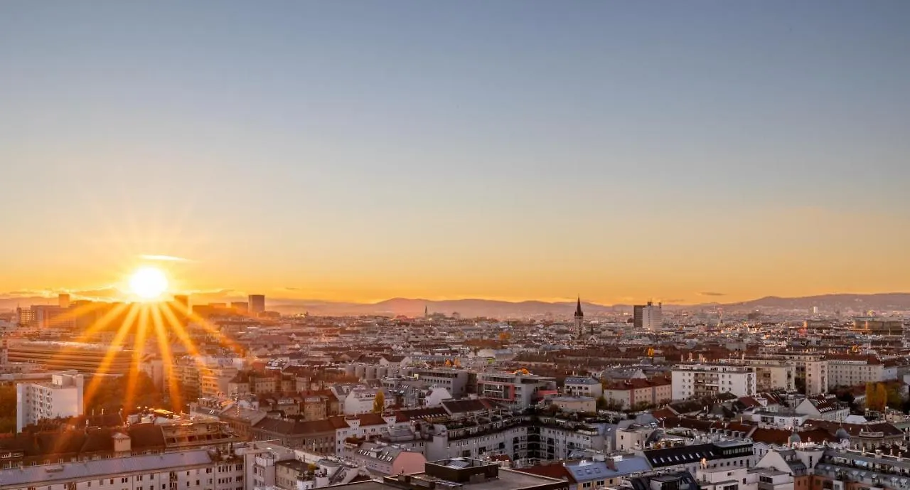 New Luxury Apartment Overlooking Vienna