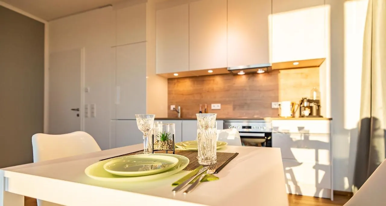 New Luxury Apartment Overlooking Viena